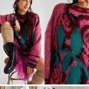 Free People / Row Of Roses Tunic Sweater
Oversized Dropped Shoulders SZ XS/S.